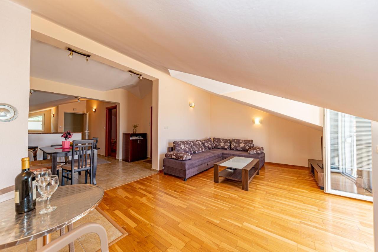 Apartment Knezevic Petrovac Exterior foto